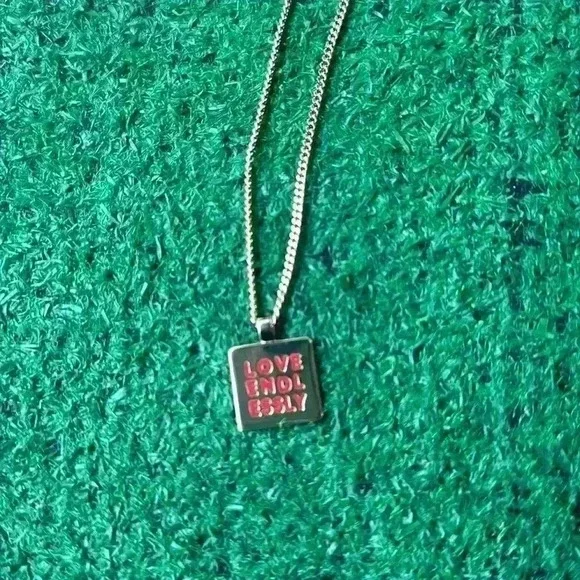 Roxanne Assoulin - Picture 3 of 5